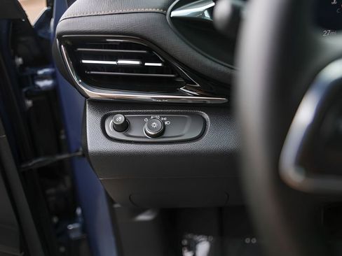 Used 2025 Buick Envista Avenir FWD image 18
