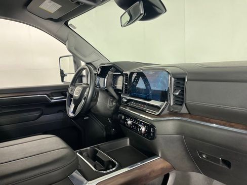 Used 2024 GMC Sierra 3500 SLT w/ SLT Convenience Package image 33