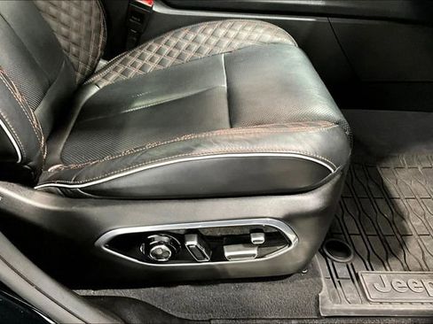 Used 2023 Jeep Grand Cherokee Summit w/ Luxury Tech Group V AWD/4WD image 48
