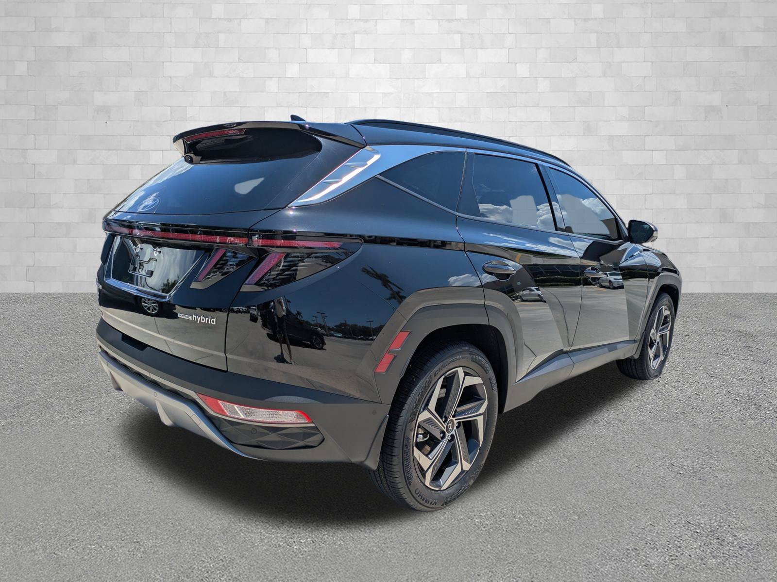 Certified 2024 Hyundai Tucson Limited AWD/4WD image 2