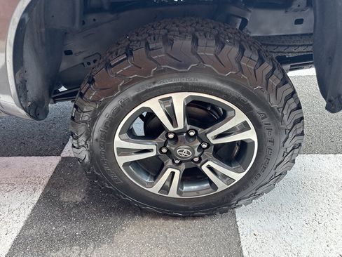 Used 2016 Toyota Tacoma TRD Sport w/ Towing Package AWD/4WD image 20