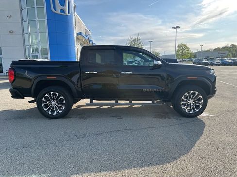 Used 2023 GMC Canyon Denali image 2