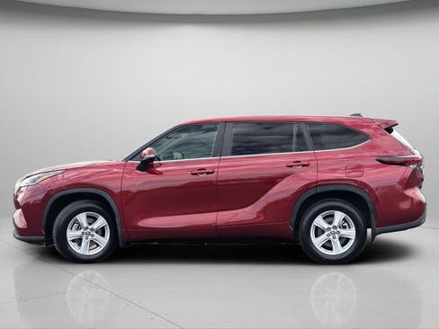 Used 2024 Toyota Highlander LE AWD/4WD image 17