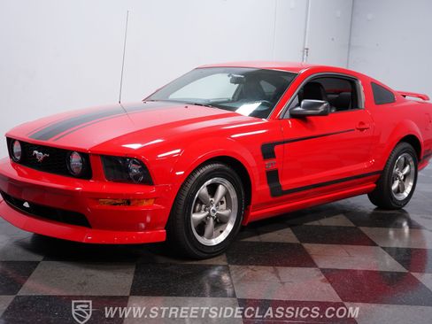 Used 2005 Ford Mustang GT RWD image 6