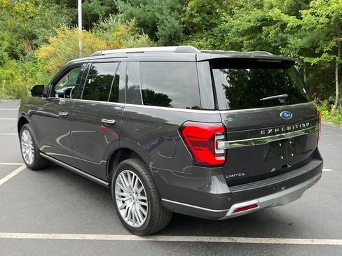 Used 2024 Ford Expedition Limited AWD/4WD image 3