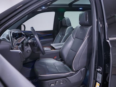 Used 2023 Cadillac Escalade Premium Luxury image 7