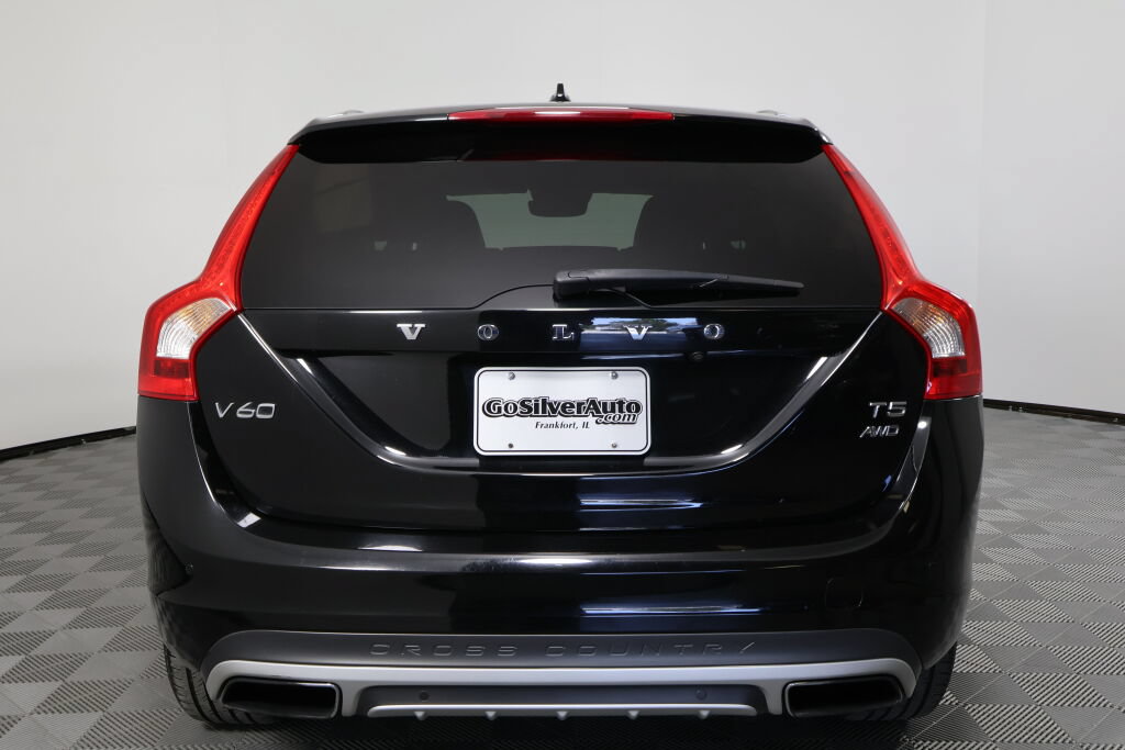 Used 2016 Volvo V60 T5 Cross Country Platinum AWD/4WD image 3
