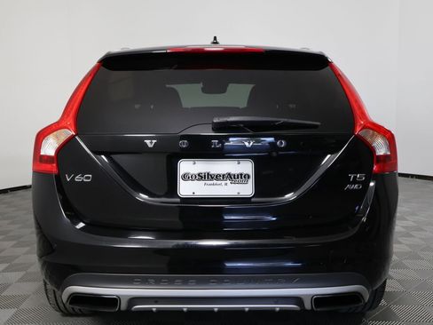 Used 2016 Volvo V60 T5 Cross Country Platinum image 3