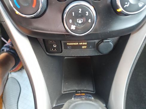 Used 2018 Chevrolet Trax LS AWD/4WD image 32