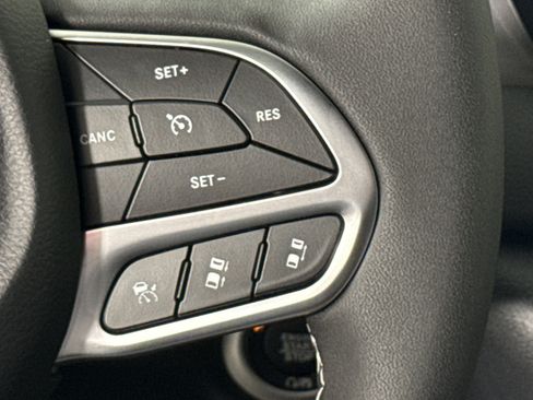 New 2026 Chrysler Voyager LX image 18