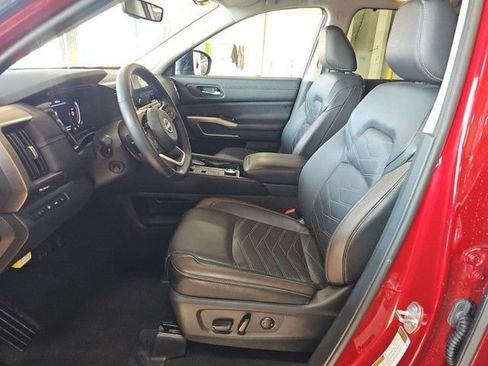 Used 2023 Nissan Pathfinder Platinum AWD/4WD image 9