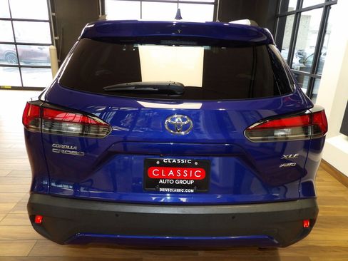 Used 2022 Toyota Corolla Cross XLE image 7