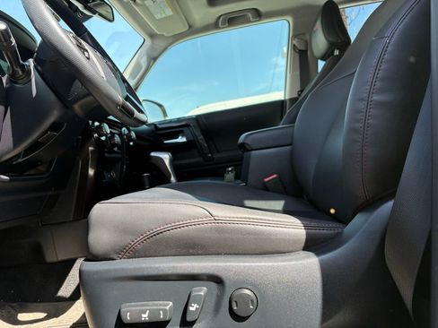 Used 2024 Toyota 4Runner TRD Off-Road Premium image 8