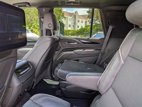Used 2023 Cadillac Escalade Sport AWD/4WD image 13
