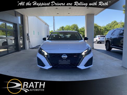 Used 2024 Nissan Altima 2.5 SR FWD image 3
