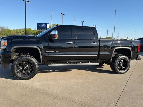 Used 2018 GMC Sierra 2500 Denali w/ Duramax Plus Package AWD/4WD image 8