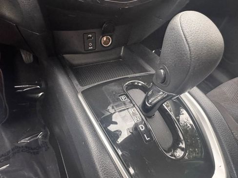 Used 2015 Nissan Rogue S image 27