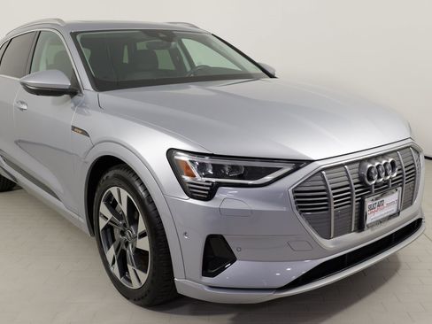 Used 2022 Audi e-tron Premium Plus w/ Premium Plus Package image 21