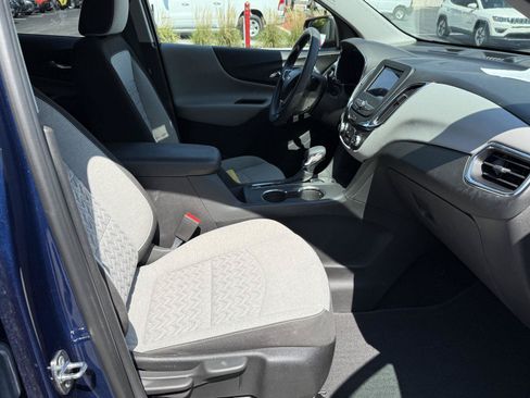 Used 2022 Chevrolet Equinox LS w/ LS Convenience Package FWD image 12