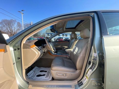 Used 2005 Toyota Avalon XLS image 10