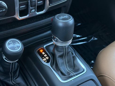 Used 2023 Jeep Wrangler Unlimited Sahara AWD/4WD image 25