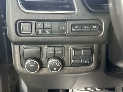 Used 2022 Chevrolet Suburban Premier w/ Premium Package RWD image 30