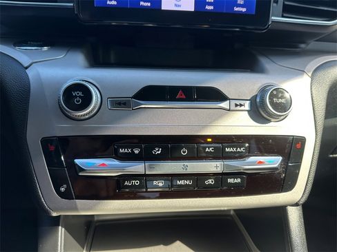 Used 2022 Ford Explorer XLT w/ Equipment Group 202A image 21