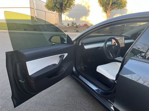 Used 2019 Tesla Model 3 Long Range image 12