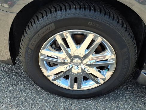 Used 2015 Chrysler Town & Country Touring-L w/ Trailer Tow Group FWD image 13