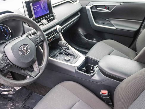 Used 2025 Toyota RAV4 XLE image 18
