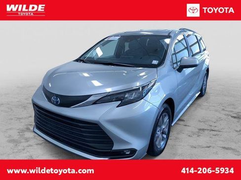 Certified 2025 Toyota Sienna XLE FWD image 1