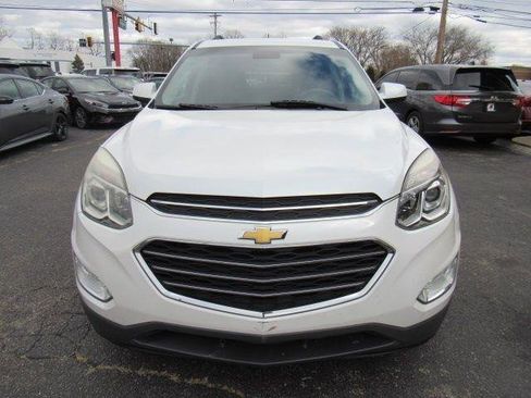 Used 2017 Chevrolet Equinox LT w/ Convenience Package image 2