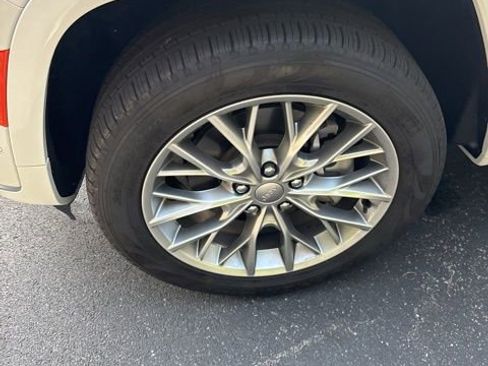 Used 2025 Jeep Grand Cherokee L Summit image 32