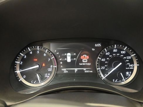 Used 2021 Toyota Highlander XLE AWD/4WD image 19