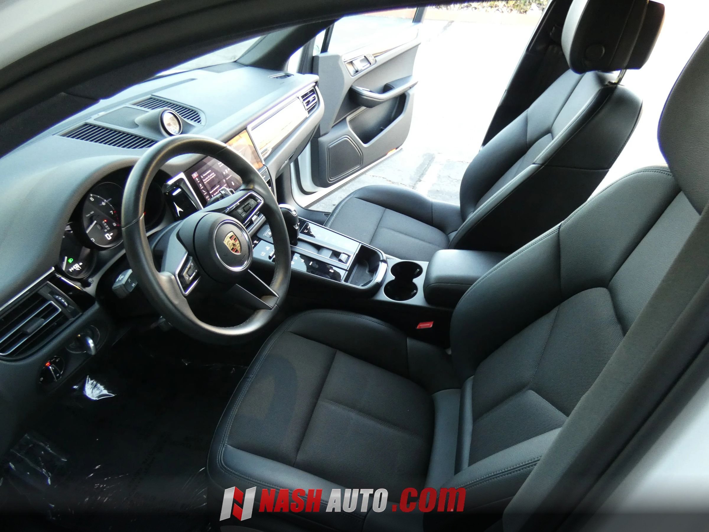 Used 2024 Porsche Macan AWD/4WD image 49