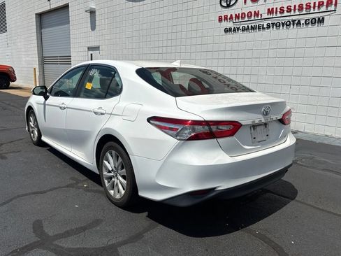 Used 2019 Toyota Camry LE FWD image 5