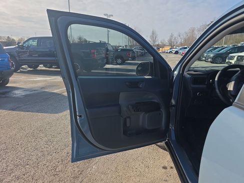 Certified 2025 Ford Maverick Lariat w/ Black Appearance Package image 16