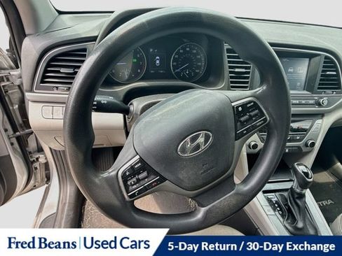 Used 2018 Hyundai Elantra SEL FWD image 16