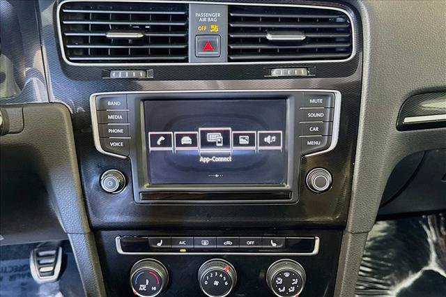 Used 2017 Volkswagen Golf 4-Door FWD image 13