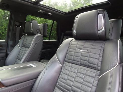 Certified 2022 Cadillac Escalade Sport Platinum w/ Heavy-Duty Trailer Package AWD/4WD image 9