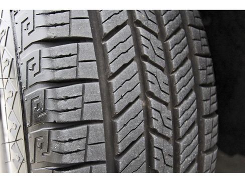 Used 2023 Chrysler Pacifica Touring-L image 32