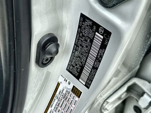 Used 2020 Toyota Prius XLE image 21