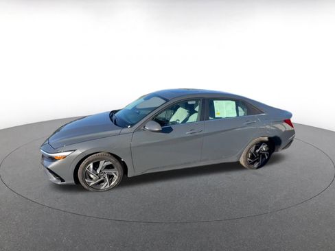 Used 2025 Hyundai Elantra Limited image 8
