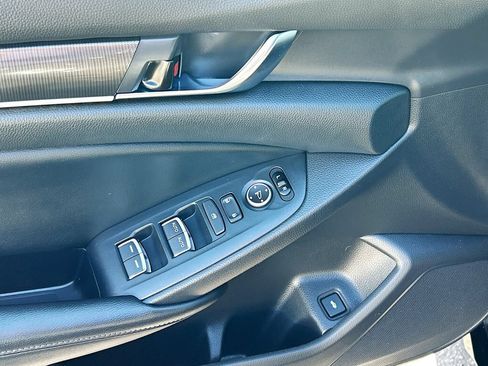 Used 2018 Honda Accord Sport image 17