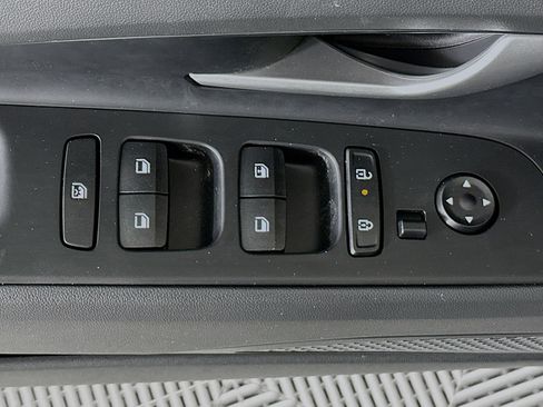 Used 2025 Hyundai Elantra SE image 14