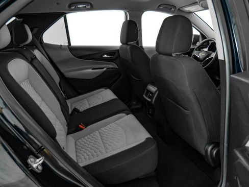 Used 2021 Chevrolet Equinox LS image 32