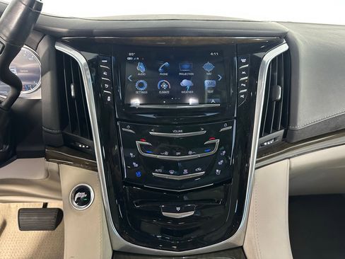 Used 2019 Cadillac Escalade Luxury image 22