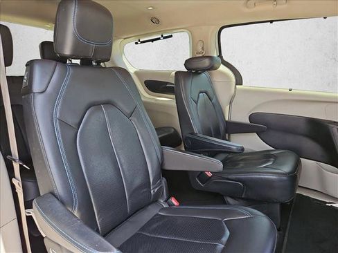 Used 2024 Chrysler Voyager LX FWD image 20