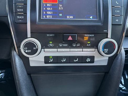 Used 2013 Toyota Camry SE FWD image 18