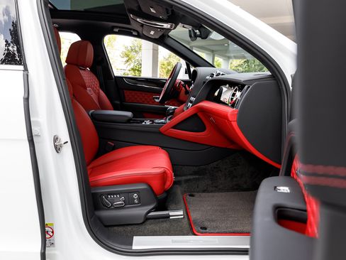 Certified 2023 Bentley Bentayga AWD/4WD image 2